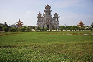Images Dated 22nd September 2009: Catholic Church, Giao Thn Commune, Ramsar site and Biosphere Reserve, Red River Delta