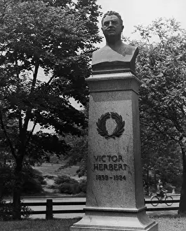 Diry 15926 Prints: Central Park Statue