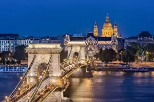 Images Dated 26th May 2016: Chain bridge of Budapest, Hungary