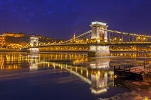 Images Dated 13th February 2012: The Chain Bridge of Budapest, Hungary