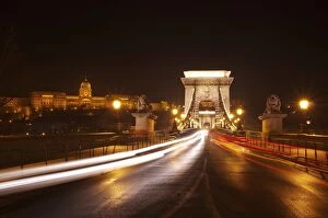 Images Dated 8th January 2016: Chain Bridge at night - Budapest - Hungary