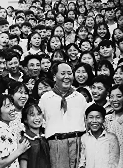Surrounding Prints: Chairman Mao with Young Students