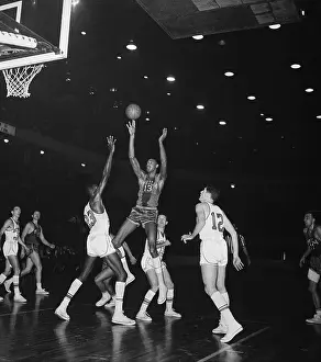 Detroit Prints: Chamberlain Scores Record Breaking Basket
