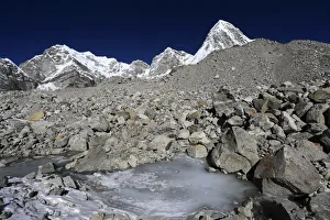 Images Dated 17th November 2014: The Changri Nup Glacier