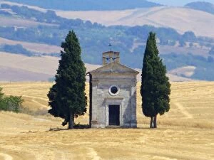 Images Dated 26th July 2012: Chapel of Vitaleta in Val d Orcia
