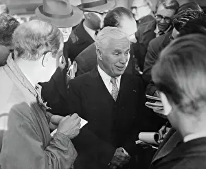 Charlie Chaplin Swarmed by British Press