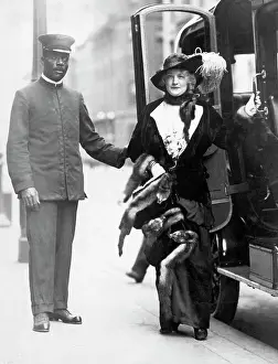 5th Avenue Prints: Chauffeur Helping Woman Out of Car