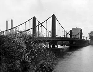 Fox Photo Library Collection: Chelsea Bridge spanning the River Thames