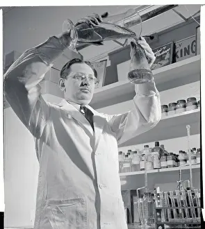 Cologne Prints: Chemist Trying to Find Perfect Blend for Male Cologne