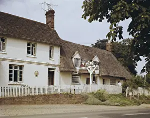 Thatched Roof Prints: Chequers Inn, Pulborough