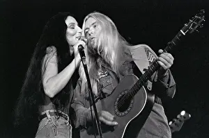 Cher & Gregg Allman Sing Onstage