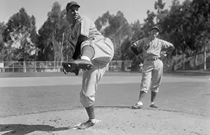 Pitching Prints: Chicago Cubs Dizzy Dean Pitching