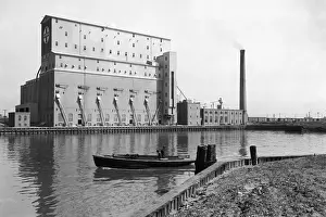 16882 Prints: Chicago Grain Elevators