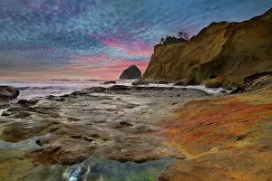 Oregon Us State Gallery: Chief Kiawanda Rock at Pacific City during Sunset
