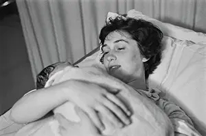Pp 9111 Pkt Fr Prints: Childbirth