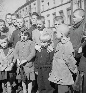 Warsaw Prints: Children Gathering in Group to Play Game