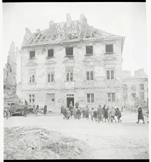 Warsaw Prints: Children Playing Ring-Around-A-Rosy
