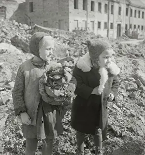 Warsaw Prints: Children Standing Amongst Rubble
