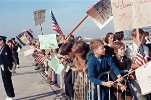 Frenzy Prints: Children Waiting the Arrival of the Astronauts