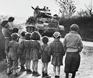Huty32801 Prints: Children Watching US Tank