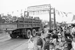 Da Nang Prints: Children Waving to U.S. Marines