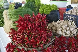 Bazar Gallery: Chili peppers and garlic for sale at the bazaar, Bukhara, Uzbekistan