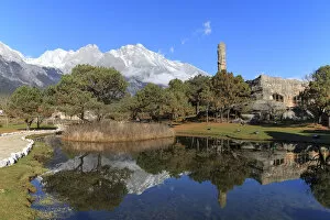Lijiang Gallery: Chinese landscape with the Jade Dragon Snow Mountain in Yunnan on background