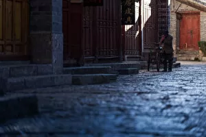 Images Dated 15th October 2012: A chinese man in Lijiang old town