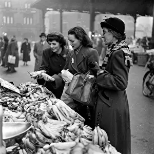 Revue Prints: Chorus Girls Shopping