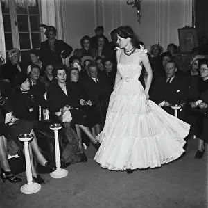 Huty25365 Prints: Christian Dior Summer 1948 Fashion Show