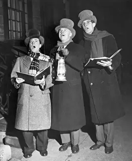 Lantern Prints: Three Christmas Carolers