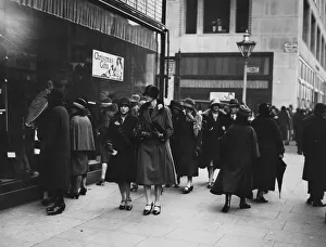 Historical Central Press Art Prints Gallery: Christmas Shopping