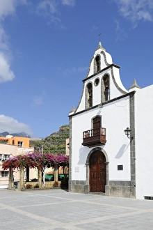 Images Dated 28th October 2011: Church of St. Michael, Tazacorte, La Palma, Canary Islands, Spain, Europe, PublicGround