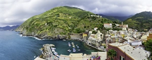 Images Dated 9th October 2014: Cinque Terre coastline villages, La Spezia, Italy