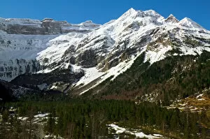 Images Dated 20th March 2011: Cirque Of Gavarnie, Hautes Pyrenees, France