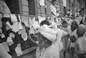 Amritsar Prints: Citizens Checking Migration Information