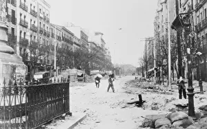 Madrid Prints: Civilians Salvaging Belongings