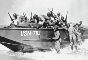 Wwii Prints: Clamber Ashore