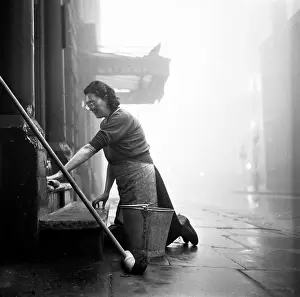 M Hom Work Scrubbing Prints: Clean Step