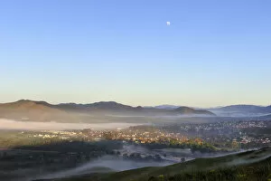 Images Dated 18th June 2011: clear sky, color image, dawn, fog, greyton, high angle view, horizon over land, horizontal