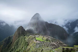 Images Dated 28th April 2016: Clearing Cloud from Machu Picchu