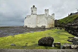 Atlantic Ocean Gallery: Cliff Baths at Beach of Enniscrone of County Sligo in Ireland