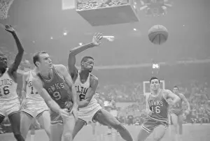 Bob Petitt Prints: Cliff Hagan Moving For the Ball