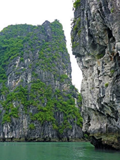 Tropical Climate Gallery: Cliffs near Vung Vieng floating fishing village, Ha Long Bay