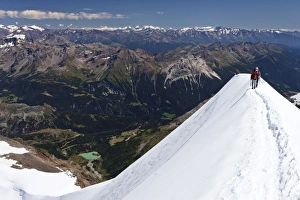 Pinnacle Collection: Climbers on the summit ridge of Piz Palue Mountain, Grisons, Switzerland, Europe