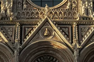 Images Dated 19th June 2016: Close up front of Cathedral of Siena