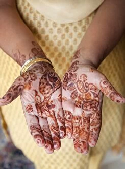 Images Dated 16th April 2016: Close up of henna hands