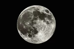 Images Dated 25th October 2007: Close up of a full moon