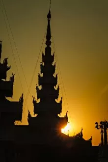 Images Dated 25th February 2014: Close up on the Shwedagon Pagoda at sunset, Yangon, Myanmar