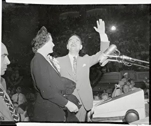 Appreciation Prints: Close up of Thomas E Dewey Waving with Wife